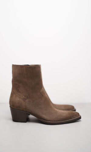 MARTA – Braun Veloursleder